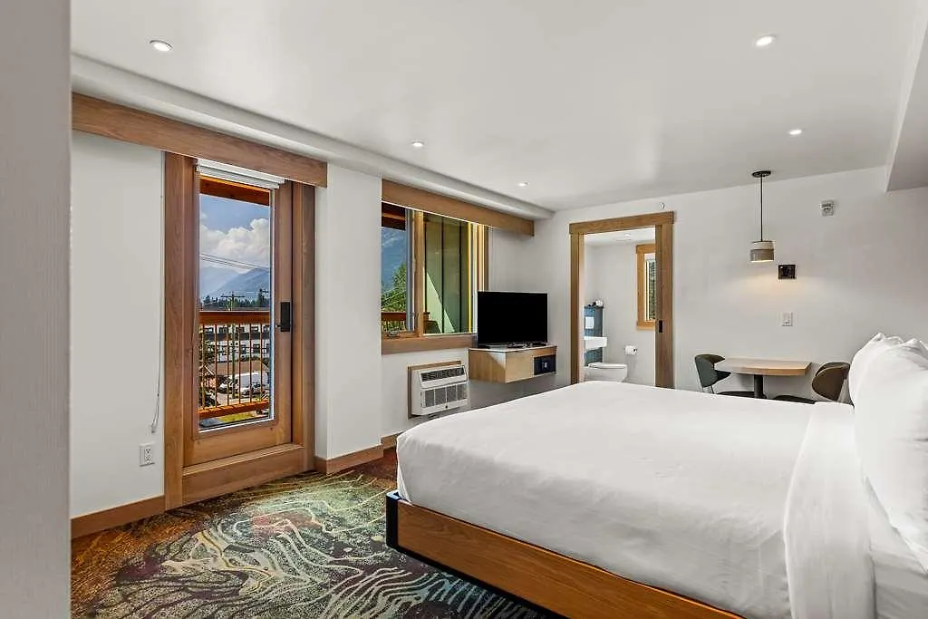 Otter Hotel بانف